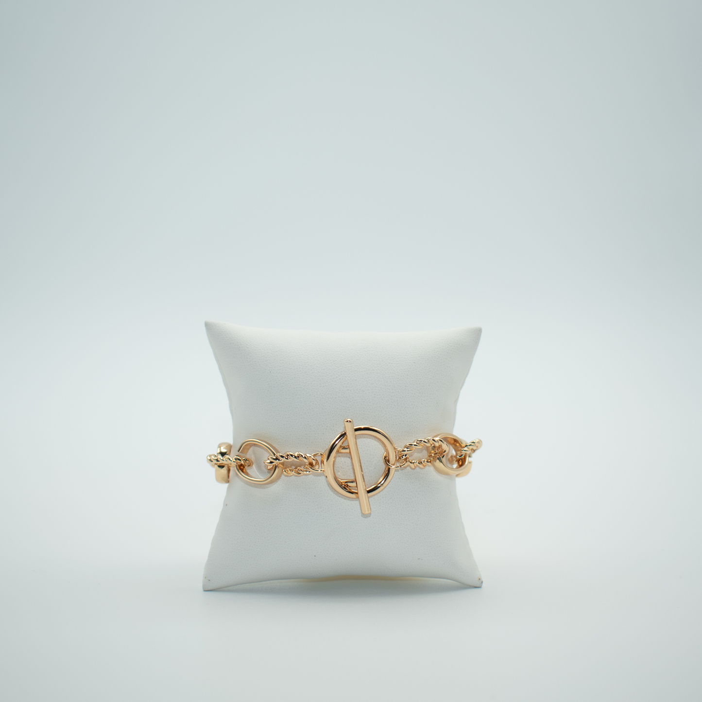 PRODUCT DETAIL Gold Plated Chain Toggle Clasp Closure Approx. 8in 0.8oz Imported Lead Compliant Please measure your wrist before you make your purchase for an accurate fit. You will receive a free: Storage box or bag and cleaning cloth with your order.